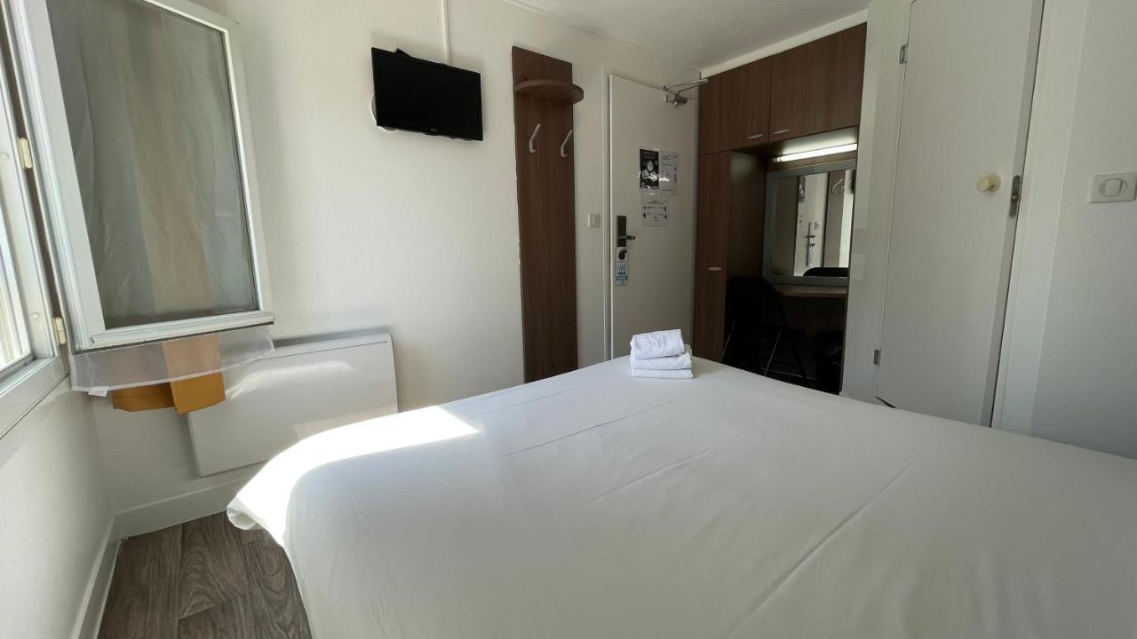 Kyriad Direct Val De Reuil Val-de-Reuil ภายนอก รูปภาพ
