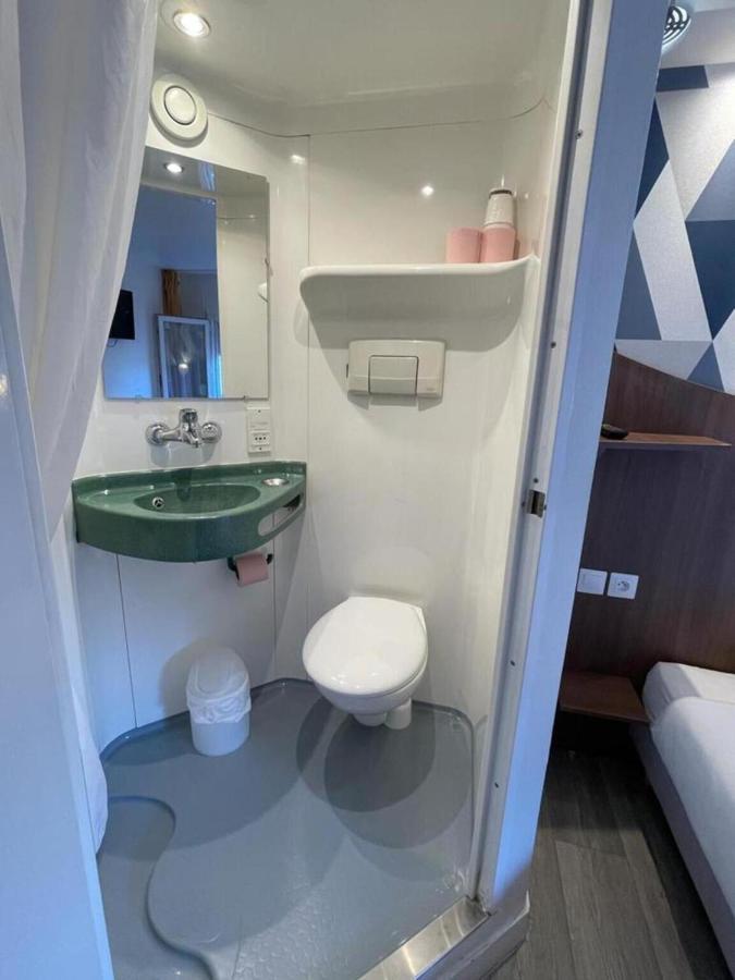 Kyriad Direct Val De Reuil Val-de-Reuil ภายนอก รูปภาพ